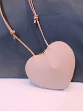 Carica l&#39;immagine nel visualizzatore di Gallery, Borsetta  Love a Cuore

