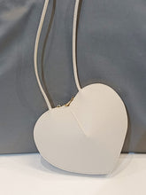 Carica l&#39;immagine nel visualizzatore di Gallery, Borsetta  Love a Cuore
