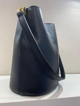 Carica l&#39;immagine nel visualizzatore di Gallery, Borsa Secchiello Chic
